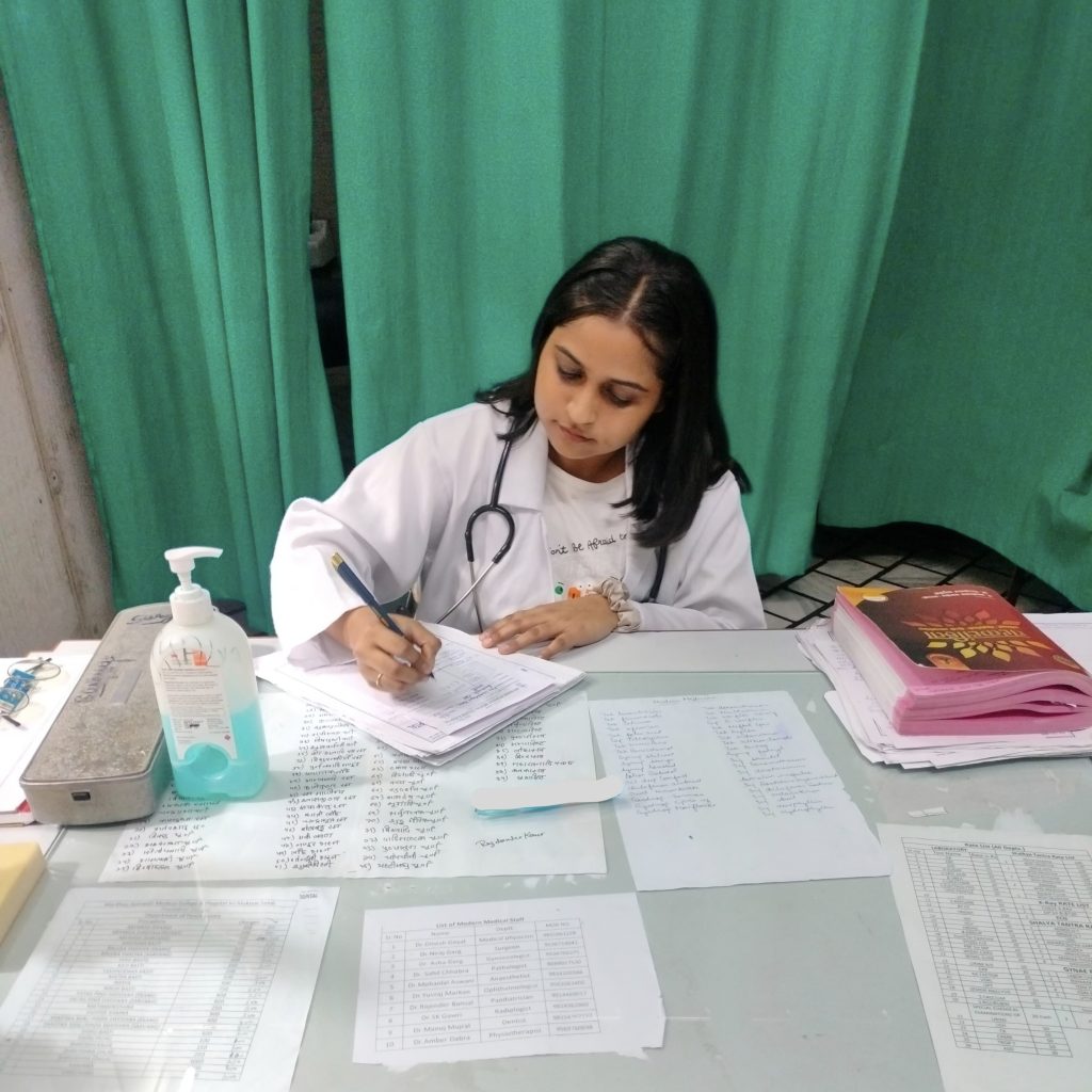 Dr. Yashita Jain, BAMS  (Part Time Director- Salasar Ayurved)